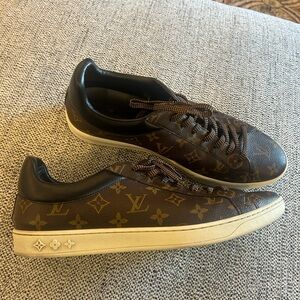 Louis Vuitton LV Luxembourg shoe Brown 
size 12 US , size 11 men’s